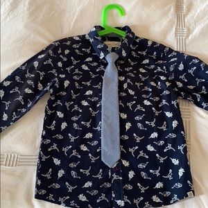 Size 6 dinosaur print boys shirt with tie